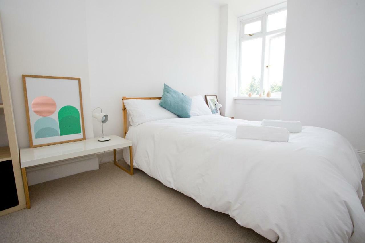 Bright 2 Bedroom Apt - Great Location - Free Parking Борнмът Екстериор снимка