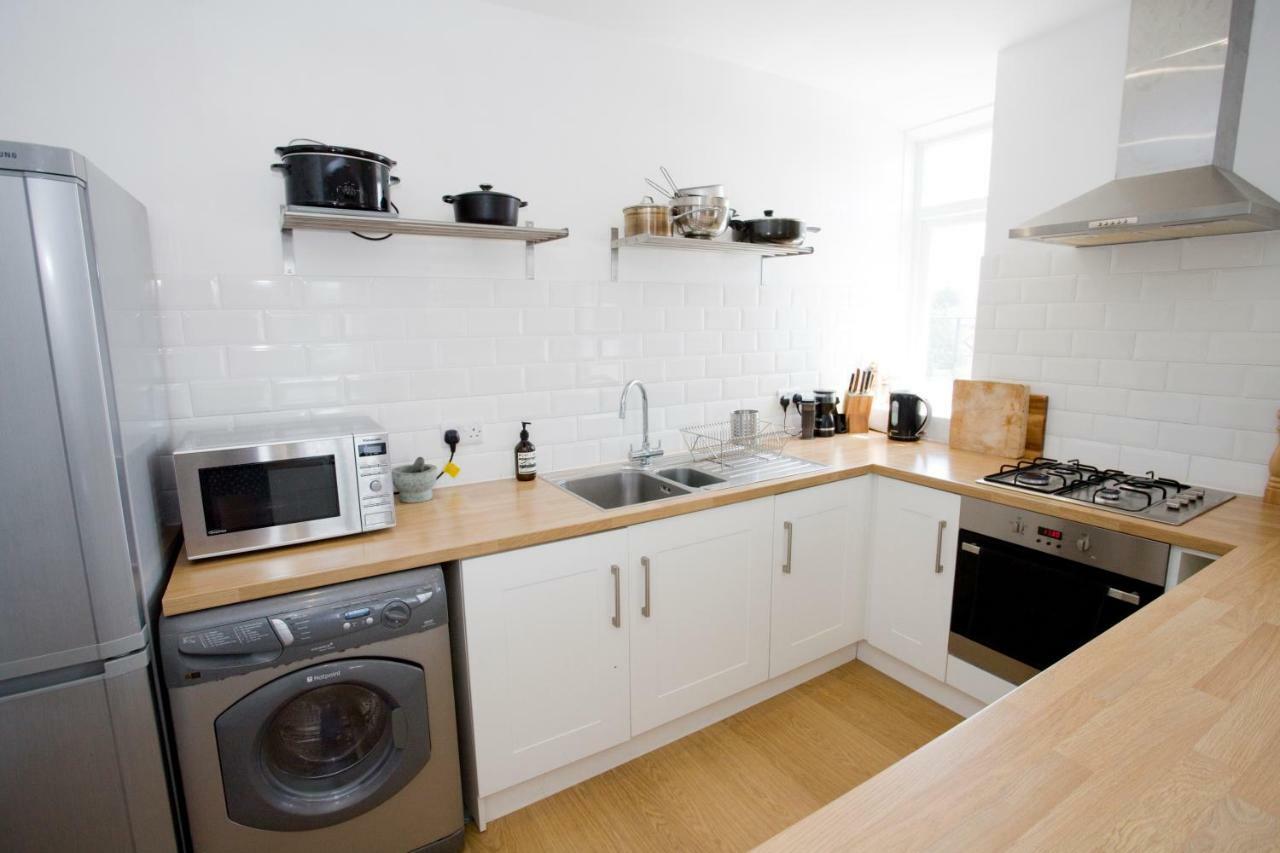 Bright 2 Bedroom Apt - Great Location - Free Parking Борнмът Екстериор снимка