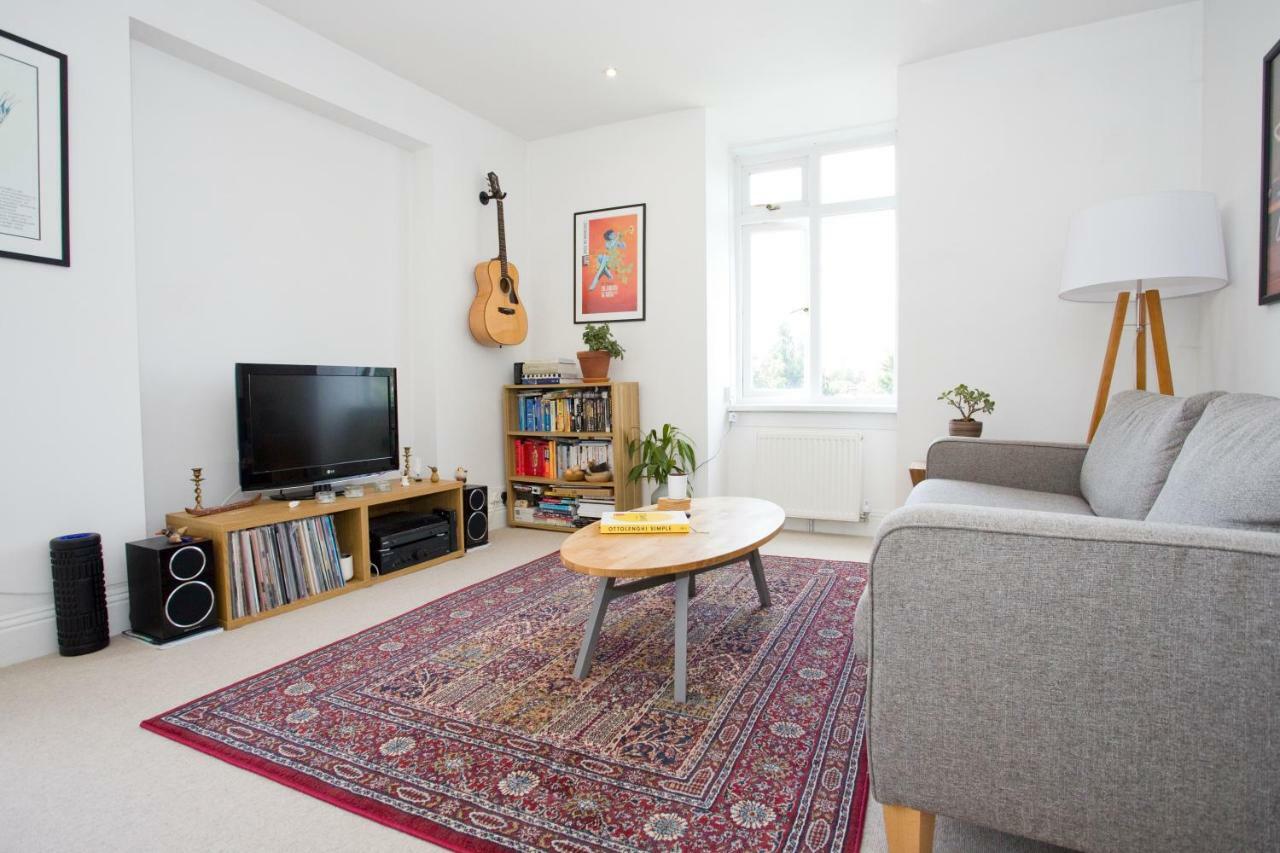 Bright 2 Bedroom Apt - Great Location - Free Parking Борнмът Екстериор снимка