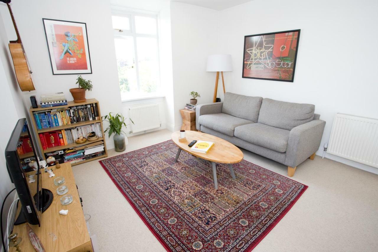 Bright 2 Bedroom Apt - Great Location - Free Parking Борнмът Екстериор снимка